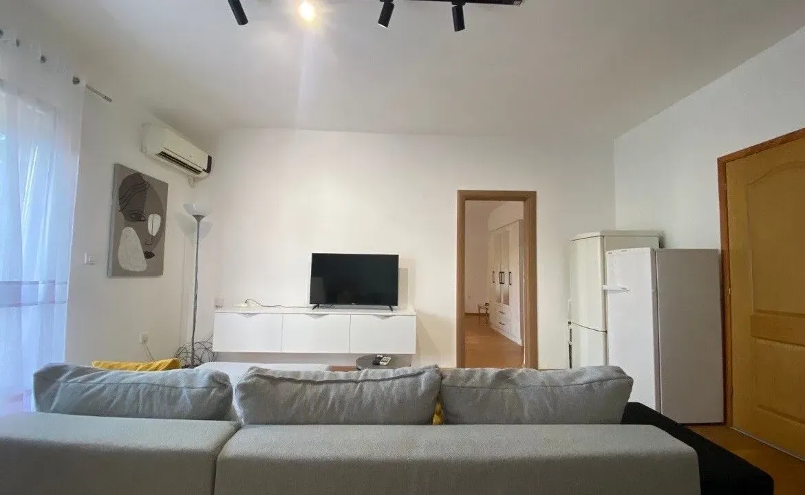 Izdavanje, dvosoban stan, 68m², Zagorič, Podgorica