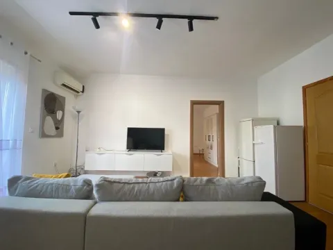 Izdavanje, dvosoban stan, 68m², Zagorič, Podgorica