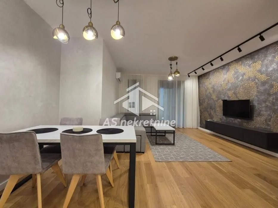 Izdavanje, trosoban stan, 95m², Trošarina, Voždovac Sve Podlokacije