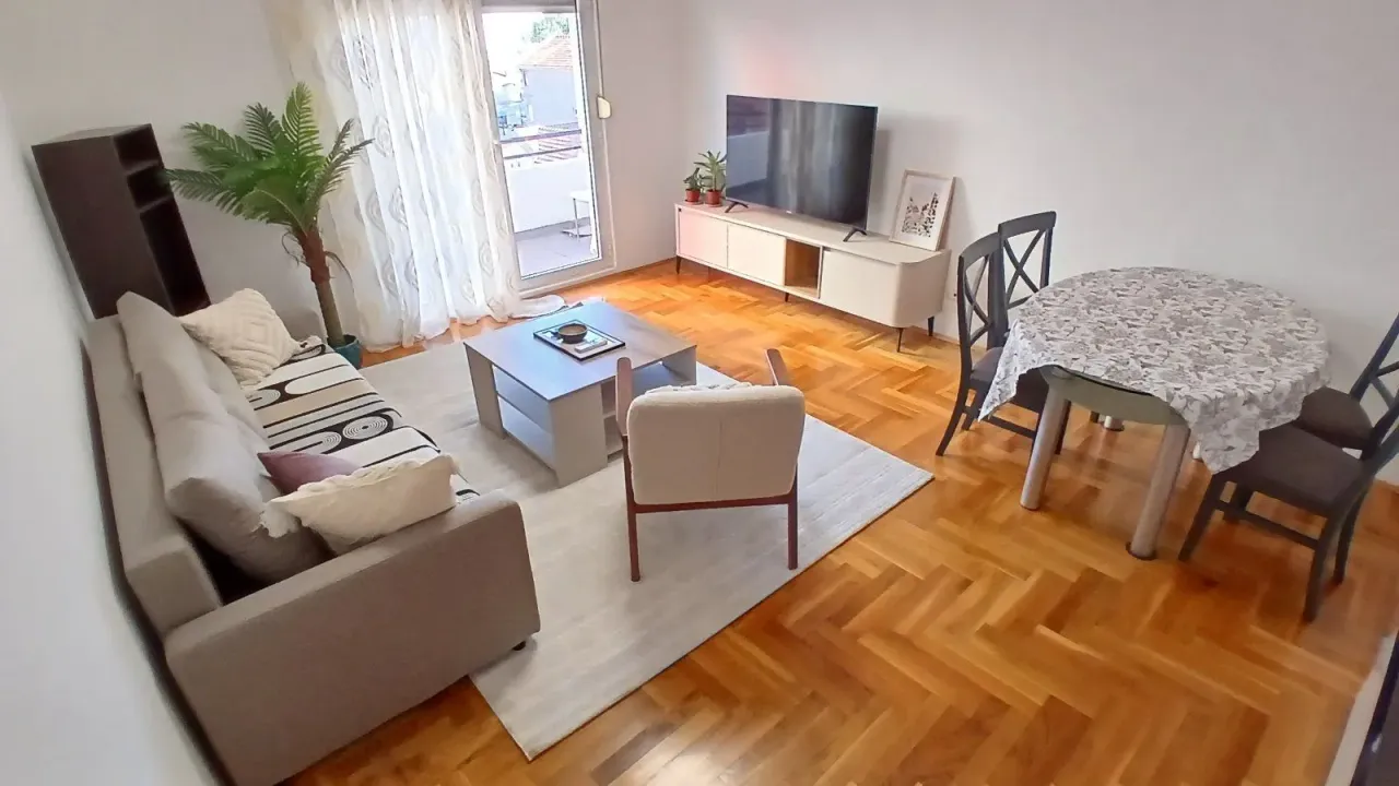 Izdavanje, jednosoban stan, 54m², Preko Morače, Podgorica