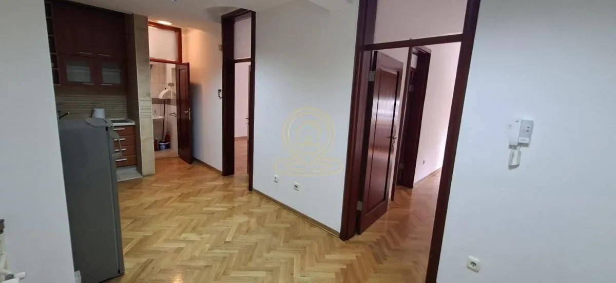 Rent, office space, 58m², Čubura, Beograd