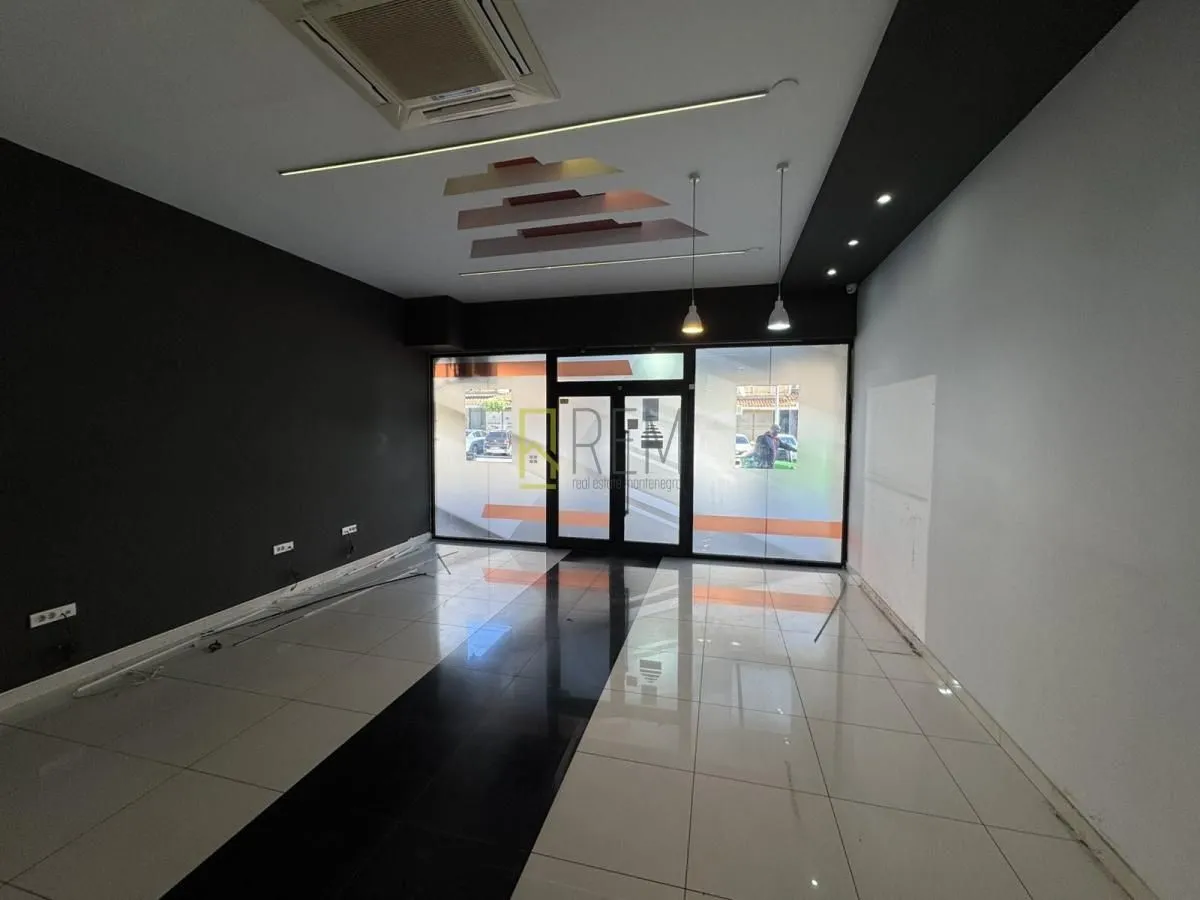 Izdavanje, poslovni prostor, 226m², Preko Morače, Podgorica