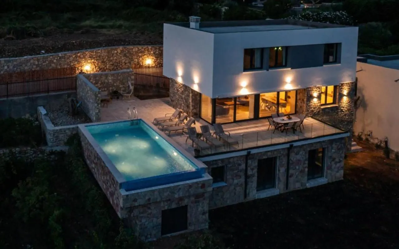 Sale, house, 350m², Reževići, Budva