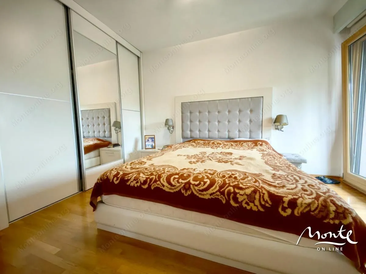 Prodaja, trosoban stan, 196m², Podgorica, Crna Gora