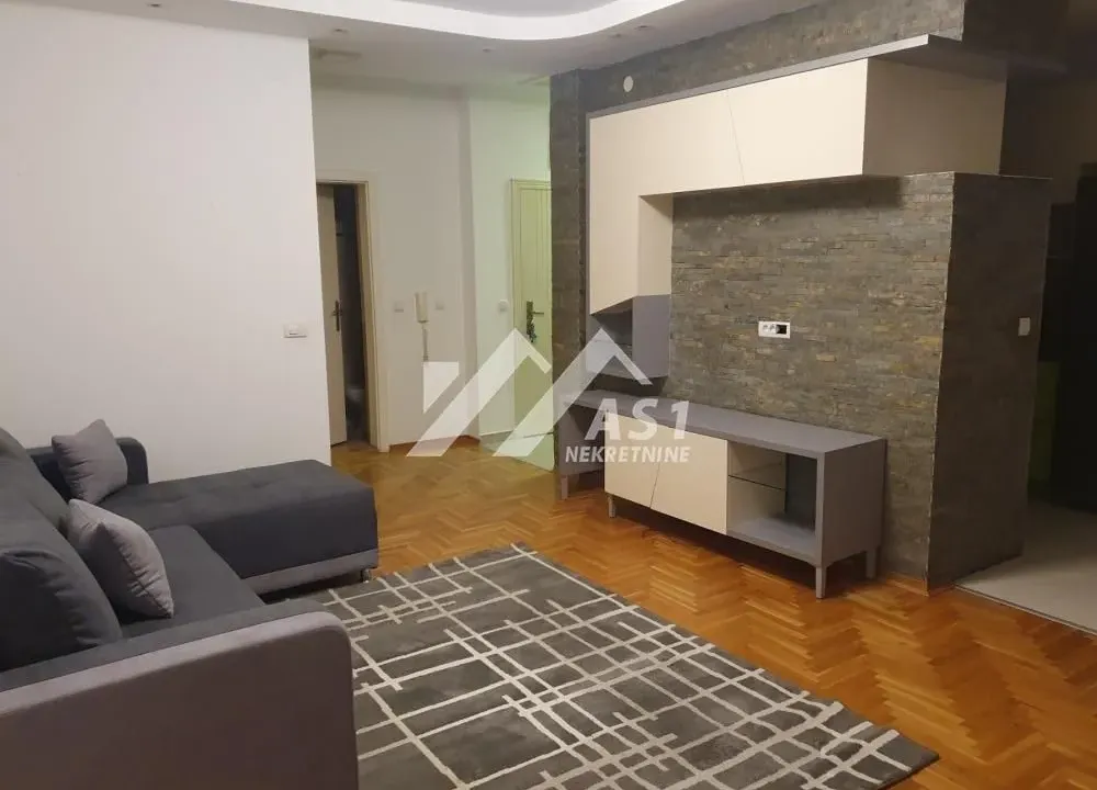 Izdavanje, stan, 110m², Sajam, Novi Sad Sve Podlokacije