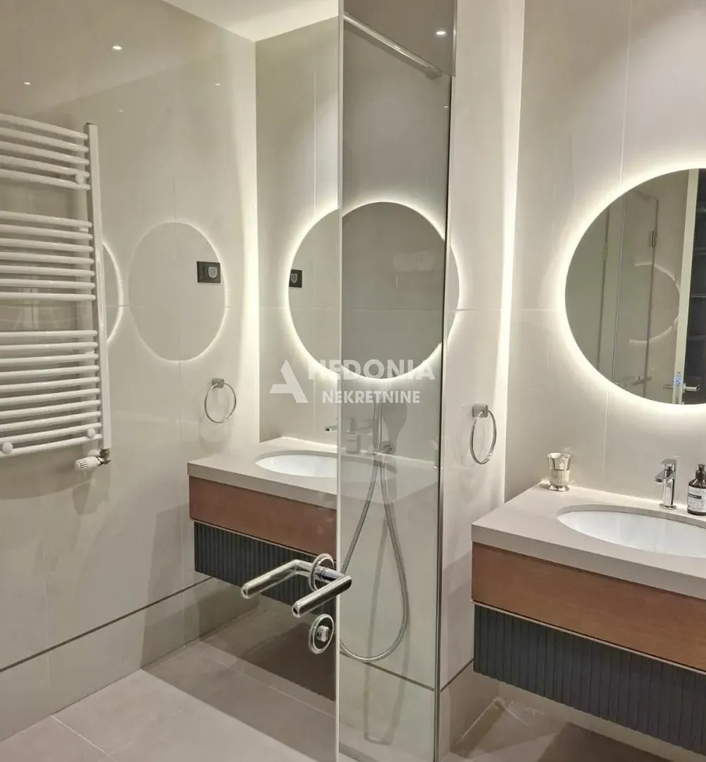 Izdavanje, trosoban stan, 110m², Savski Venac, Beograd