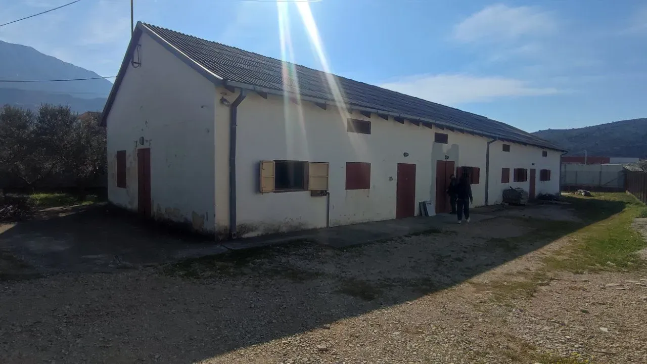 Rent, office space, 300m², Polje, Bar