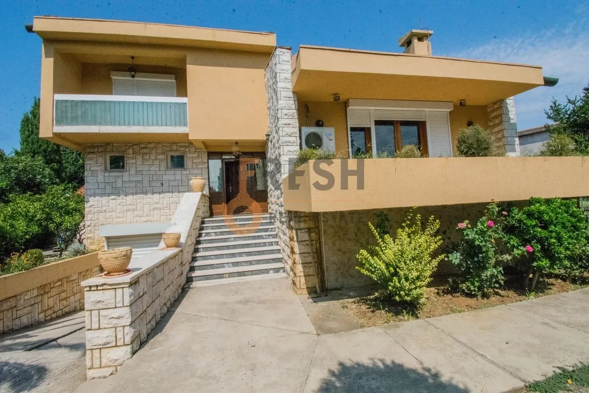 Sale, house, 330m², Masline, Podgorica