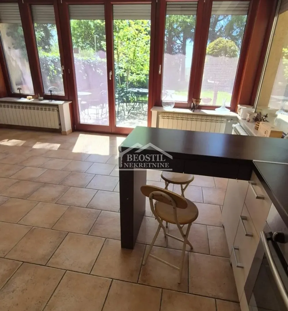 Rent, house, 319m², Julino Brdo, Beograd