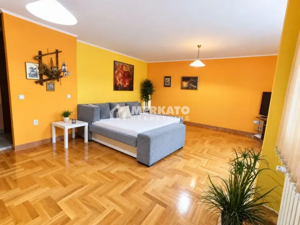 Prodaja, trosoban stan, 75m², Zrenjanin, Srbija