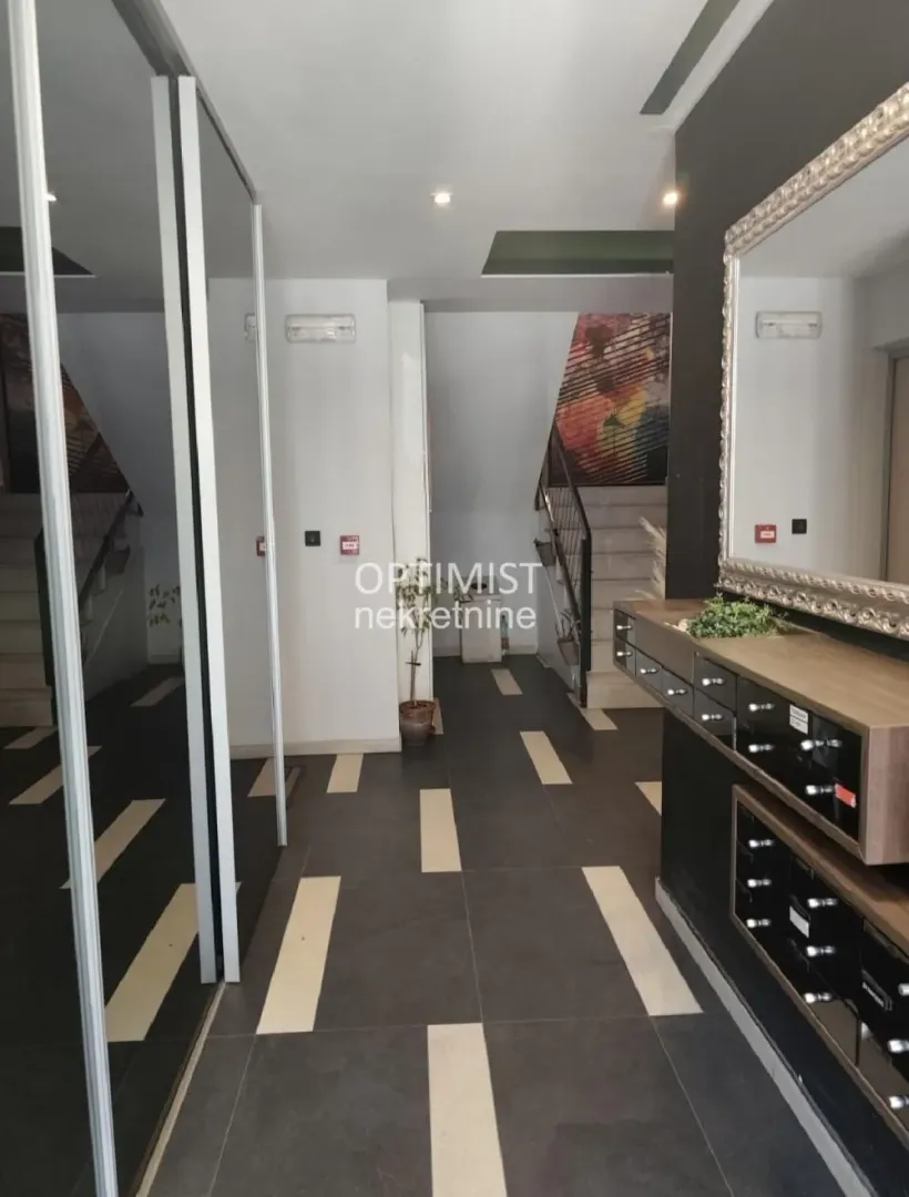 Prodaja, trosoban stan, 83m², Vračar Sve Podlokacije, Beograd