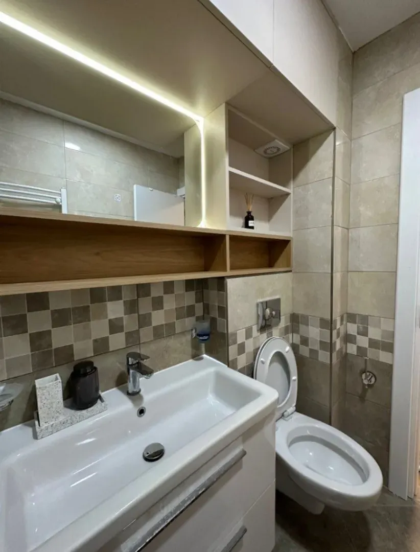 Izdavanje, dvosoban stan, 75m², Gruda, Cetinje