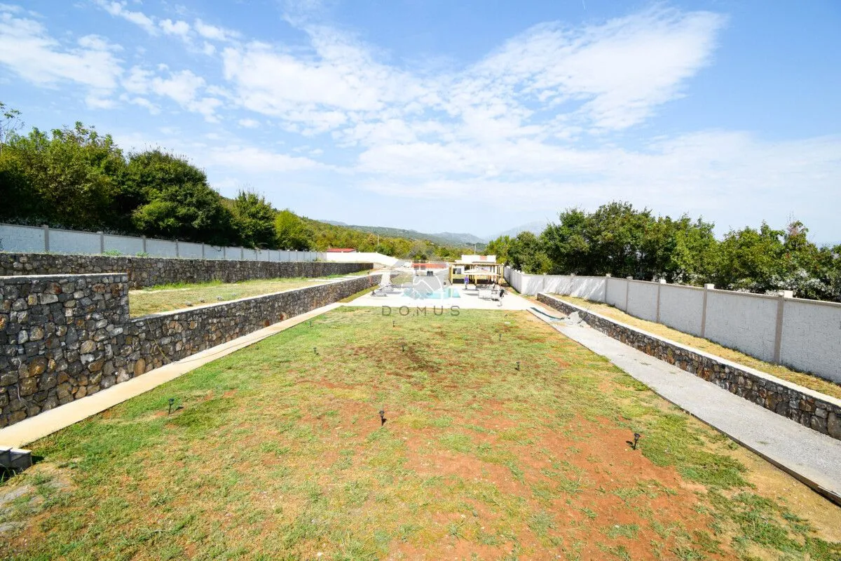 Prodaja, kuća, 250m², Podgorica, Crna Gora