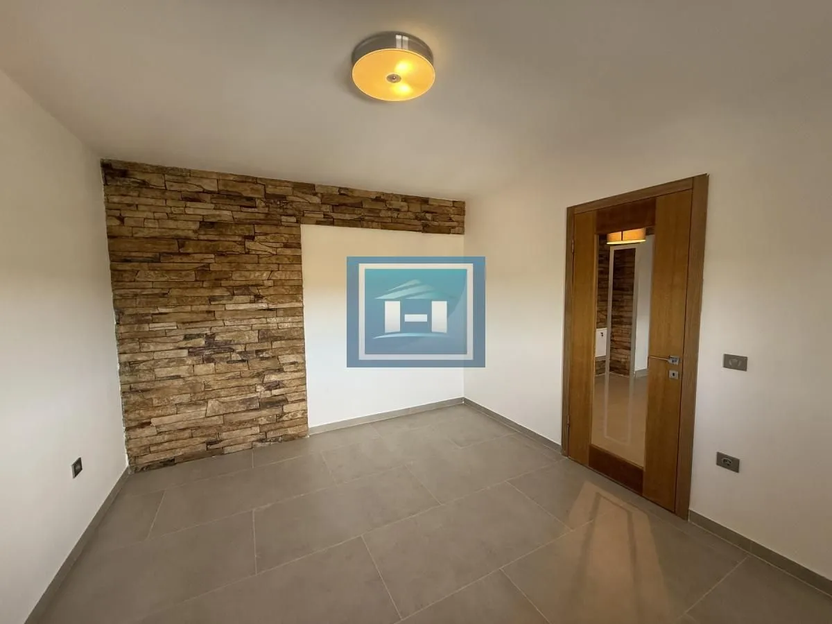 Prodaja, jednosoban stan, 77m², Vašarište, Jagodina
