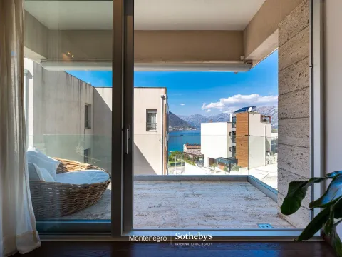 Sale, two bedroom apartment, 82m², Dobrota, Kotor - image 10