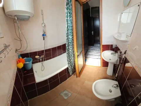 Prodaja, trosoban stan, 85m², Centar, Bar - image 12