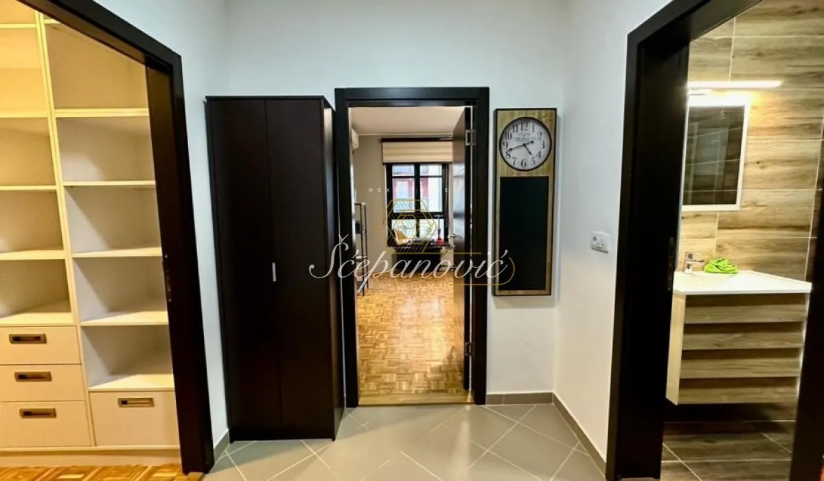 Prodaja, dvosoban stan, 44m², Adamovićevo Naselje, Novi Sad Sve Podlokacije