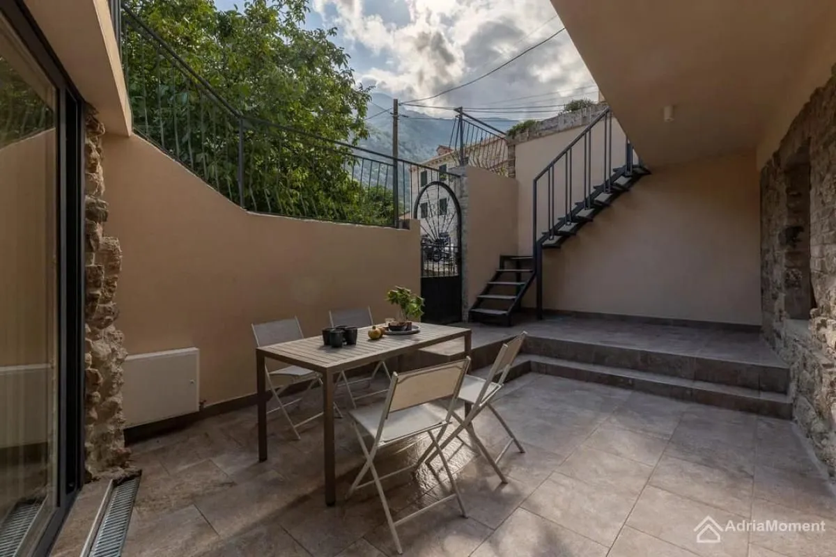 Sale, house, 110m², Škaljari, Kotor