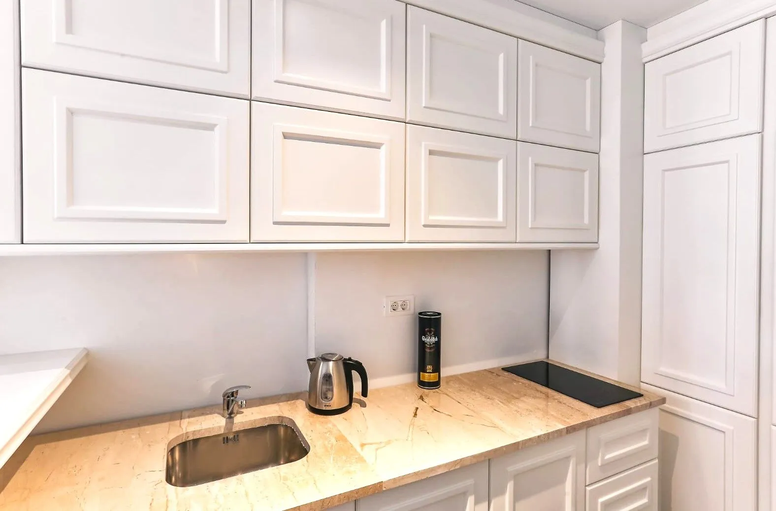 Izdavanje, jednosoban stan, 70m², Rafailovići, Budva