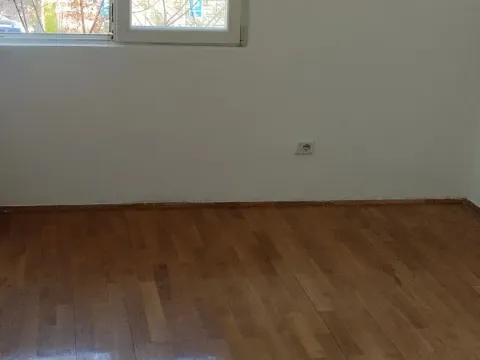 Prodaja, jednosoban stan, 45m², Stari Aerodrom, Podgorica - image 4