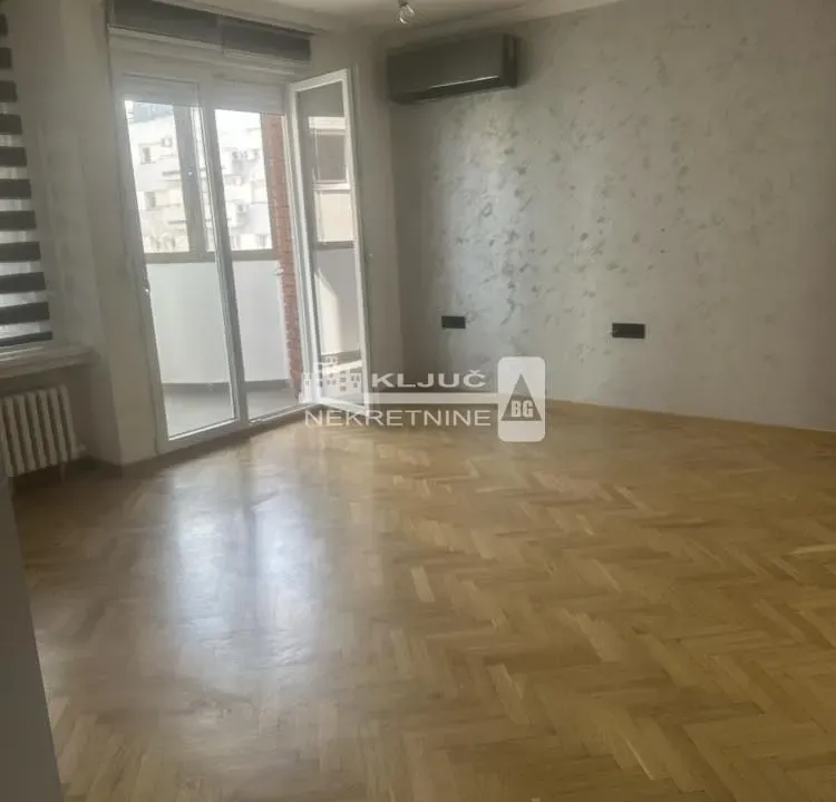 Izdavanje, dvosoban stan, 68m², Kalenić Pijaca, Vračar Sve Podlokacije