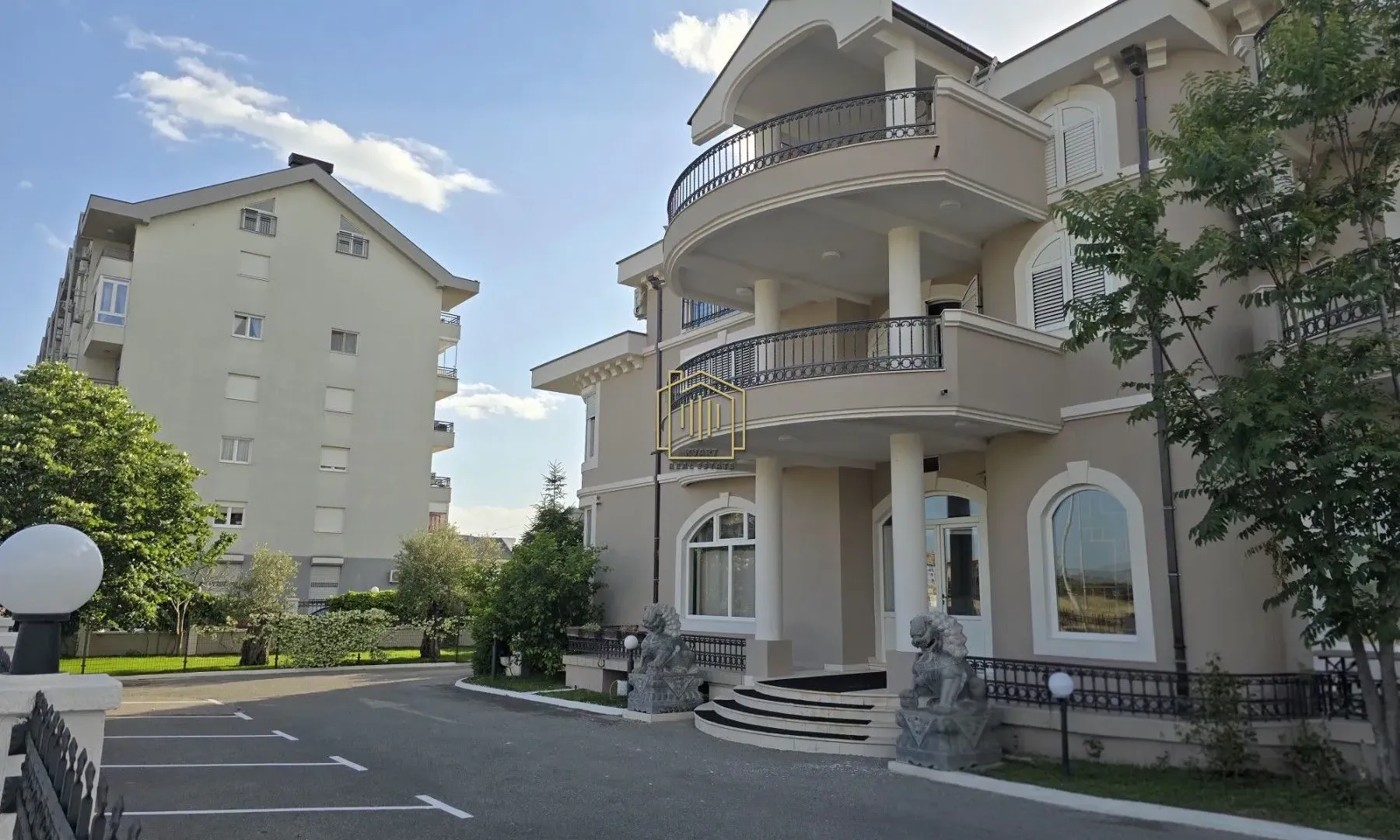 Rent, office space, 500m², Stari Aerodrom, Podgorica