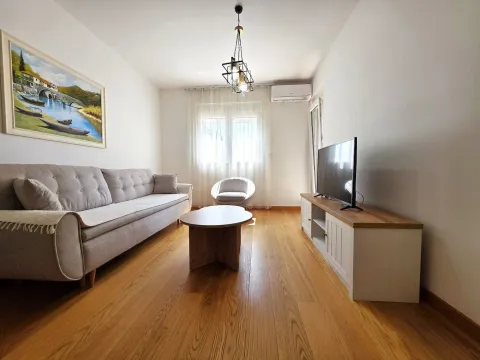Izdavanje, stan, 48m², New City, Podgorica - image 1