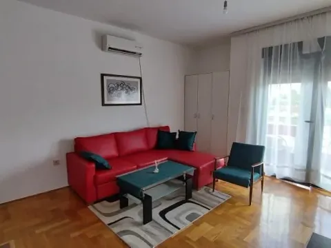 Izdavanje, stan, 30m², Vezirov Most, Podgorica