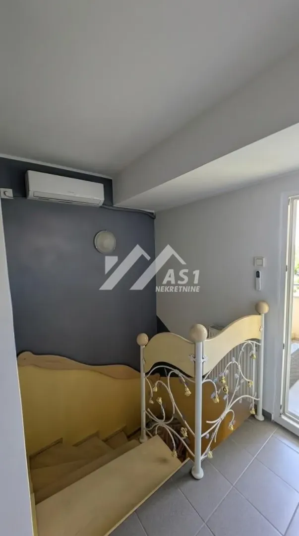 Izdavanje, trosoban stan, 70m², Centar, Novi Sad