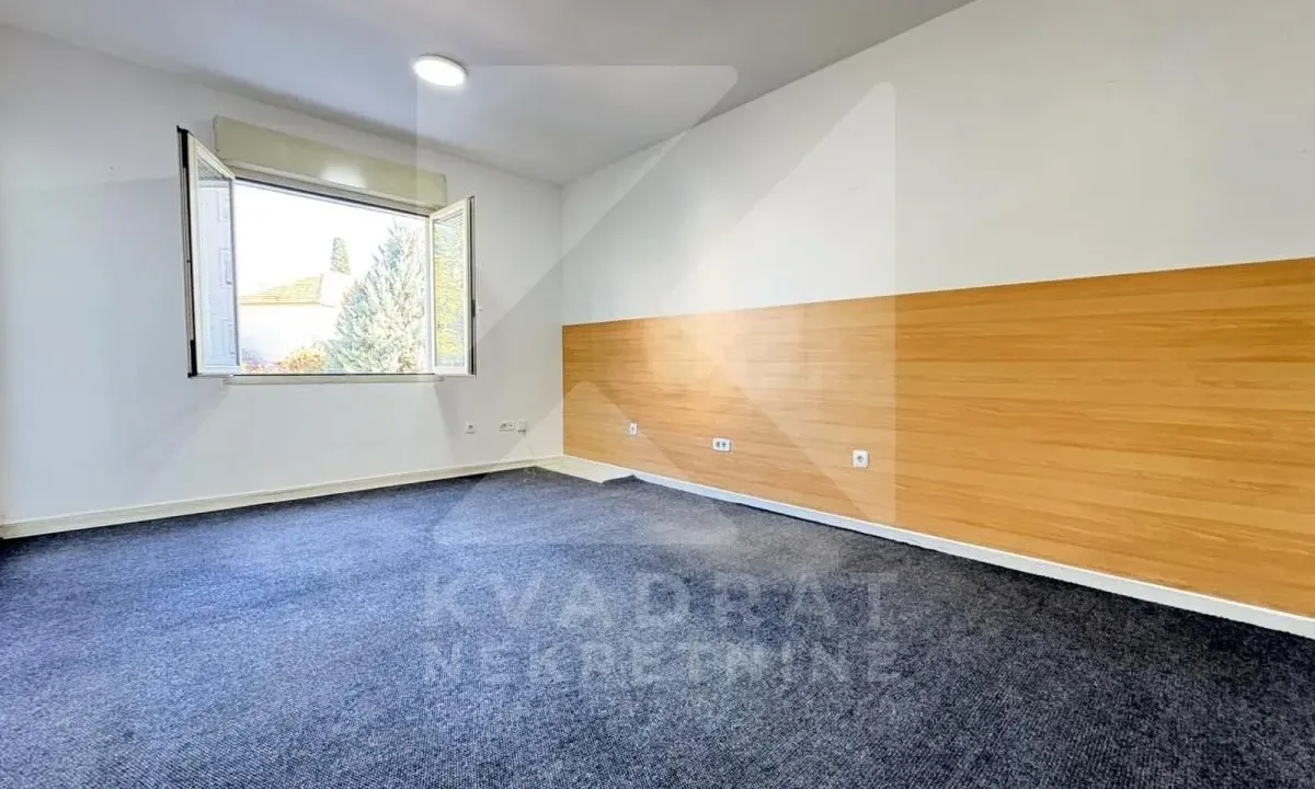 Rent, office space, 42m², Stara Varoš, Podgorica