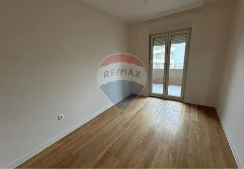 Izdavanje, jednosoban stan, 48m², Central Point, Podgorica