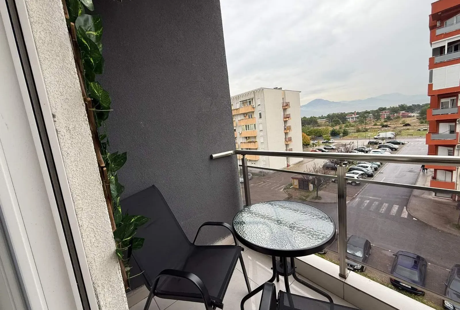 Izdavanje, jednosoban stan, 42m², Tuški Put, Podgorica