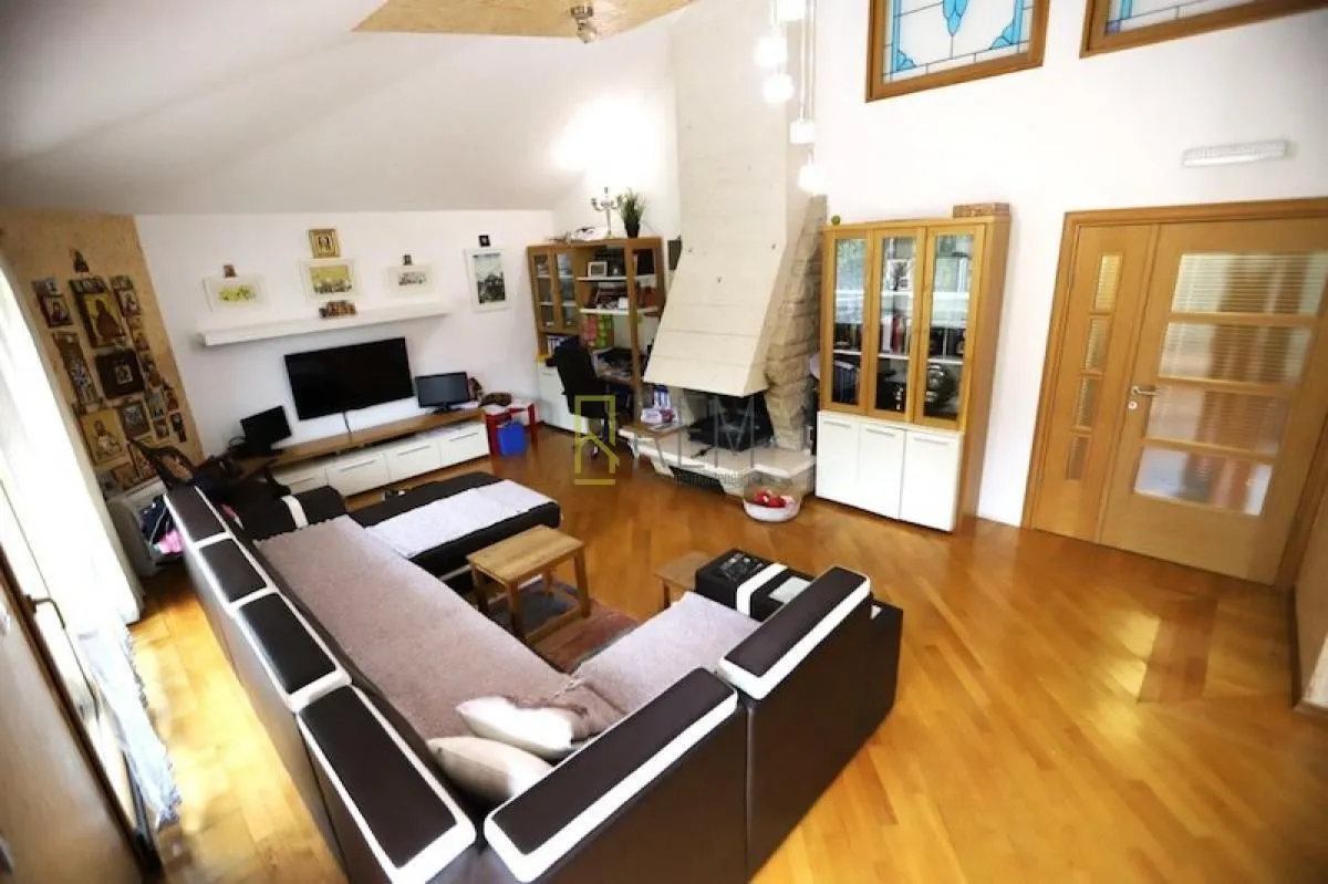 Prodaja, trosoban stan, 136m², Centar, Podgorica