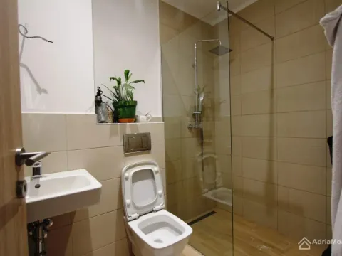 Prodaja, trosoban stan, 88m², Centar, Budva - image 11