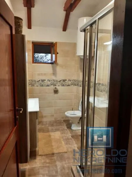 Prodaja, kuća, 228m², Velike Pčelice, Kragujevac