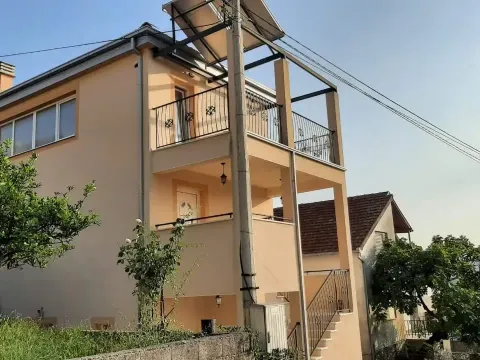 Prodaja, kuća, 207m², Tivat, Crna Gora - image 1