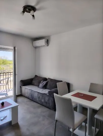 Prodaja, garsonjera, 25m², Srebrno jezero, Veliko Gradište