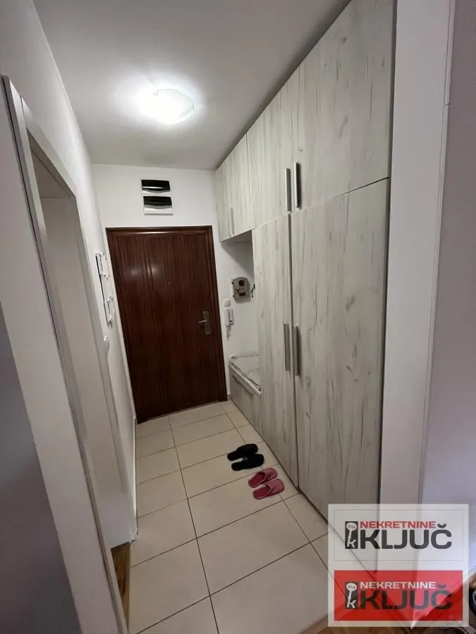 Prodaja, četvorosoban stan, 77m², Bulevar patrijarha Pavla, Novi Sad Sve Podlokacije