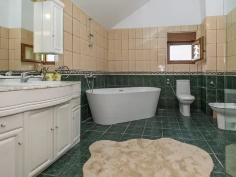 Izdavanje, kuća, 280m², Gorica C, Podgorica - image 3