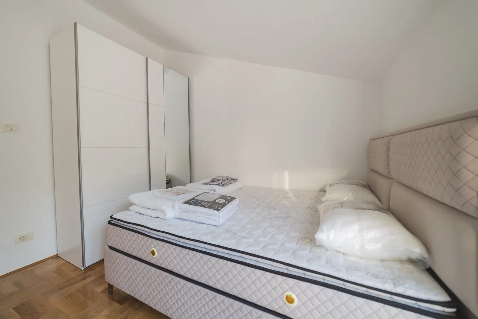 Izdavanje, dvosoban stan, 72m², Momišići, Podgorica