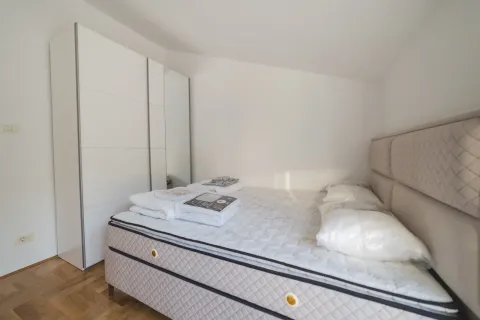 Izdavanje, dvosoban stan, 72m², Momišići, Podgorica - image 12