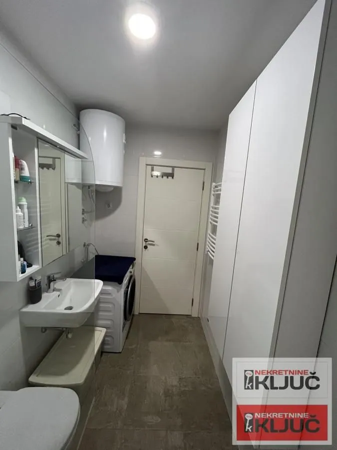 Prodaja, dvosoban stan, 62m², Rotkvarija, Novi Sad Sve Podlokacije