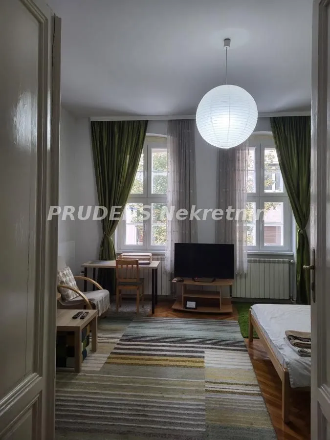 Izdavanje, jednosoban stan, 42m², Skadarlija, Beograd