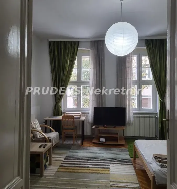 Izdavanje, jednosoban stan, 42m², Skadarlija, Beograd