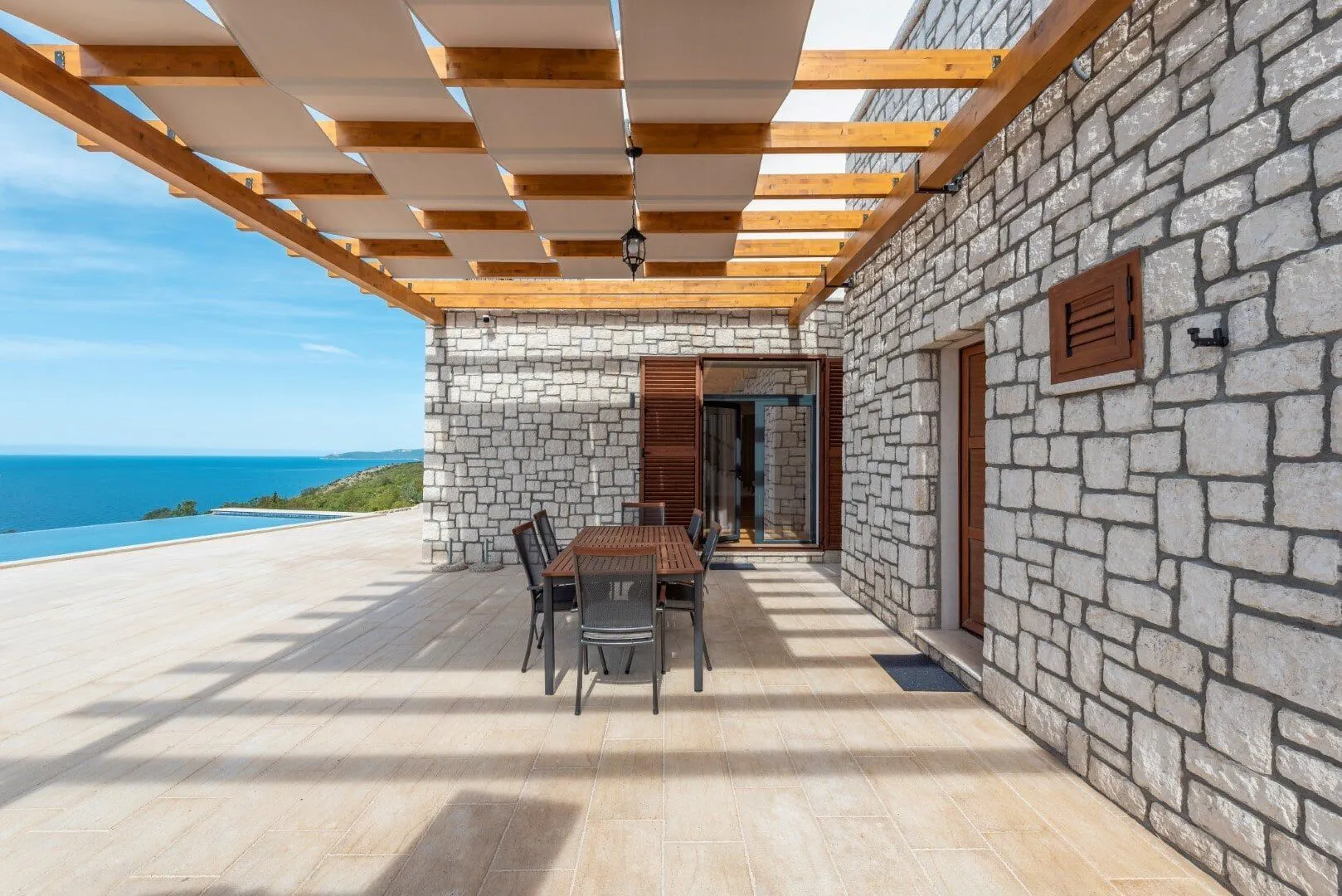 Sale, house, 256m², Drobni pijesak, Budva