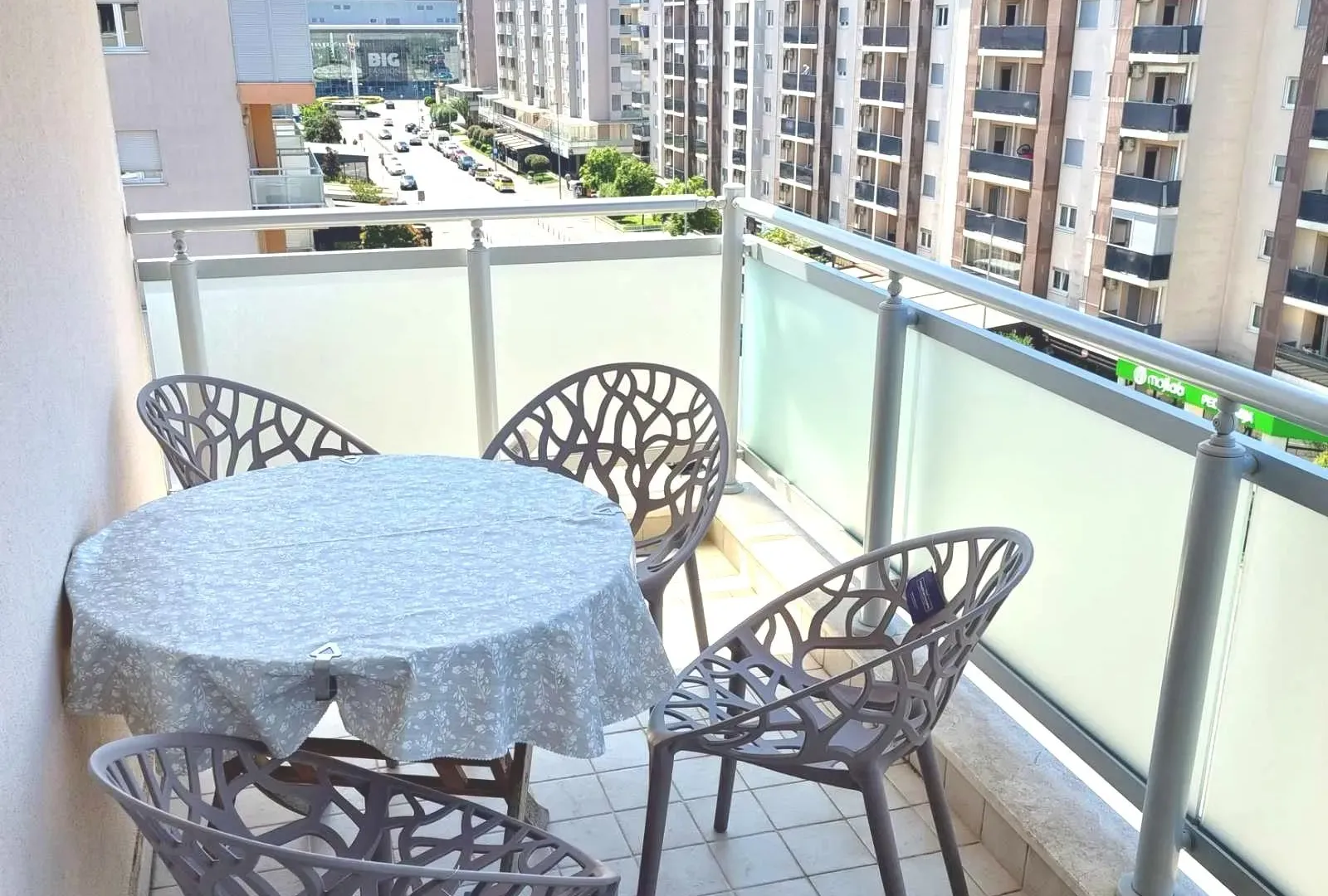 Izdavanje, dvosoban stan, 88m², City Kvart, Podgorica