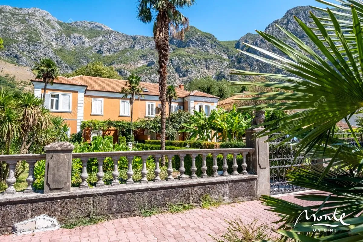 Sale, house, 112m², Risan, Kotor
