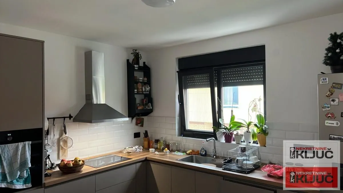 Prodaja, trosoban stan, 77m², Sremska Kamenica, Petrovaradin