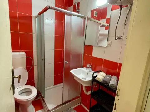 Izdavanje, dvosoban stan, 80m², Zelenika, Podgorica - image 7