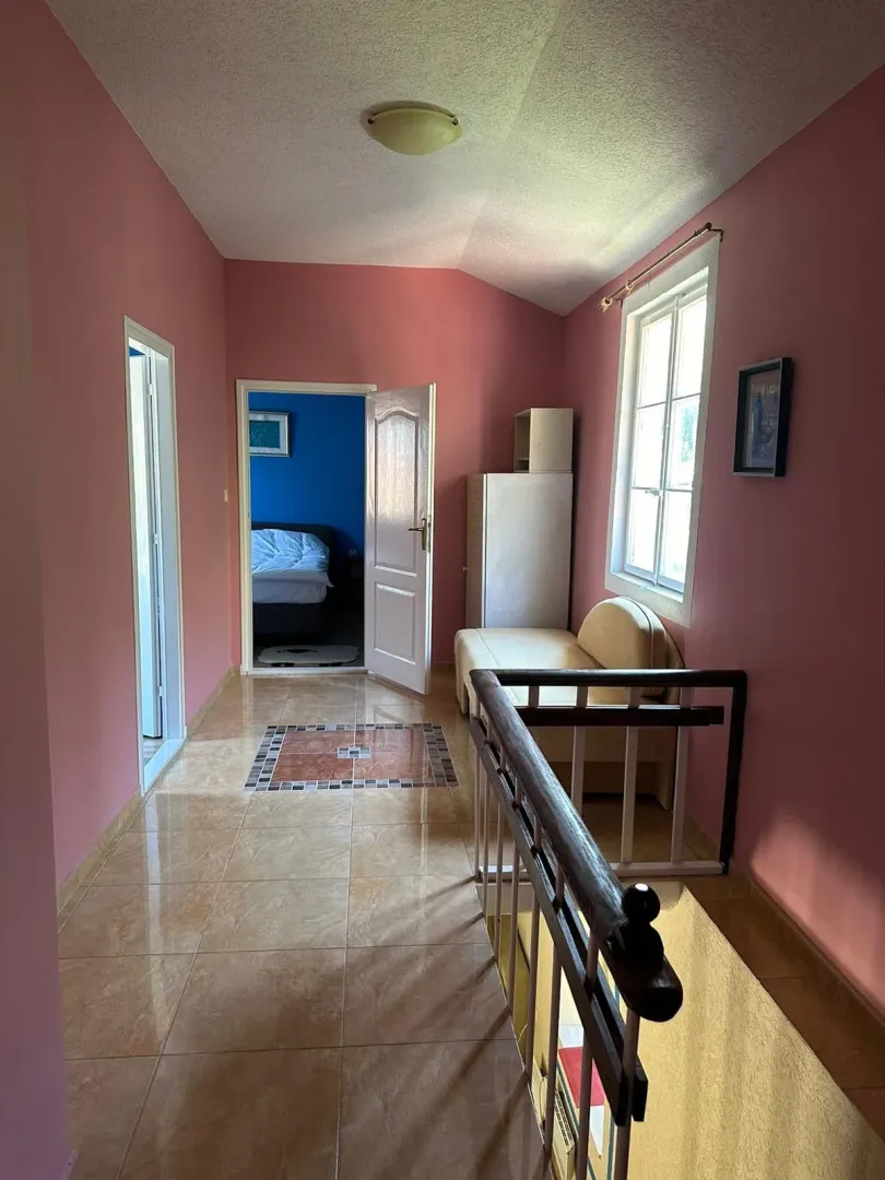 Izdavanje, kuća, 100m², Muo, Kotor